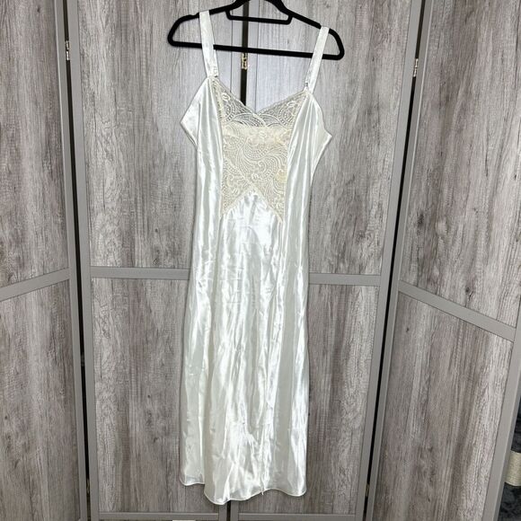 VTG VS Victoria’s Secret Gold Label White Lace Silk Long Slip Slit Size M NEW - Picture 1 of 9